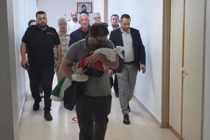 المركز الفلسطيني لحقوق الإنسان يدين مقتل رضيع في الخليل